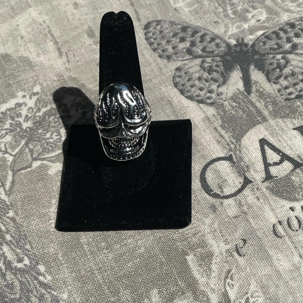 Silver skull head ring